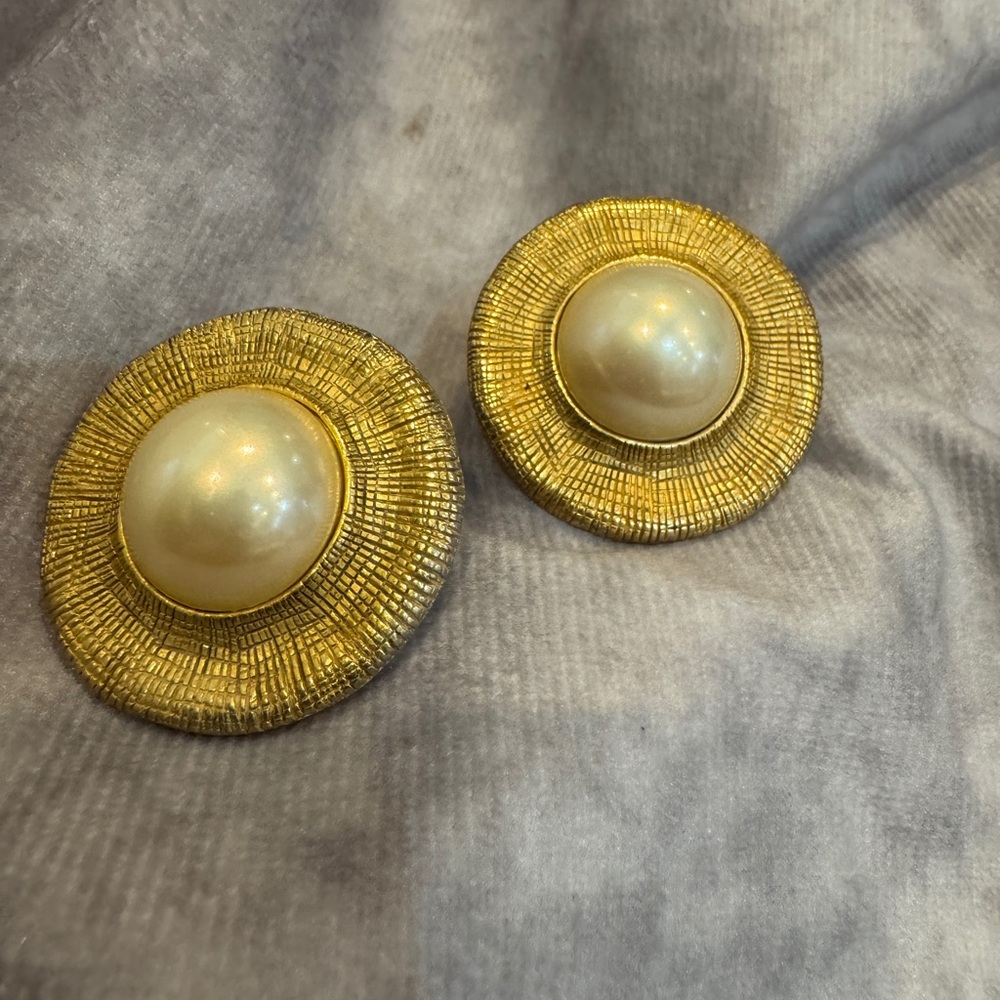 Erwin Pearl‎ Vintage Gold and Pearl Statement large Clip Earrings